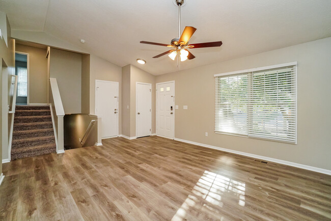 Building Photo - 565 Sharar Field Dr