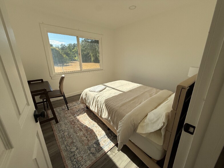 Building Photo - 4552 Alta Mesa Dr