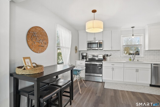 Building Photo - 215 York Rd