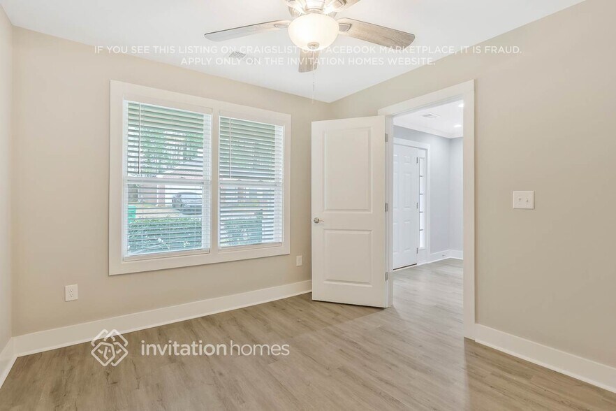 Building Photo - 2449 Raven Cir