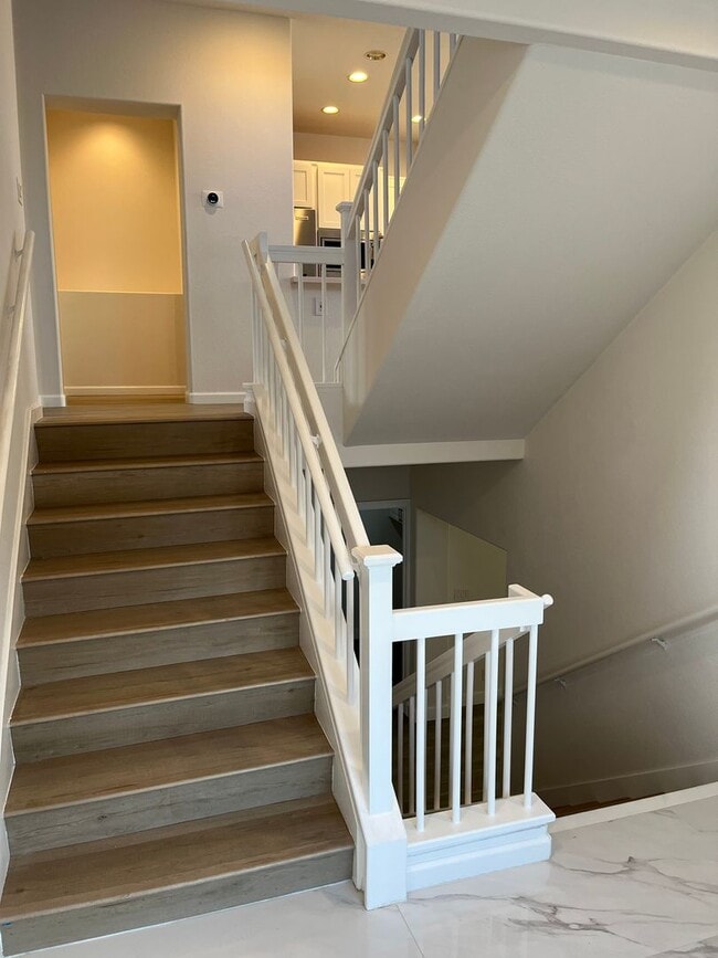 Building Photo - Remodeled Townhome in the Heart of Cupertino!