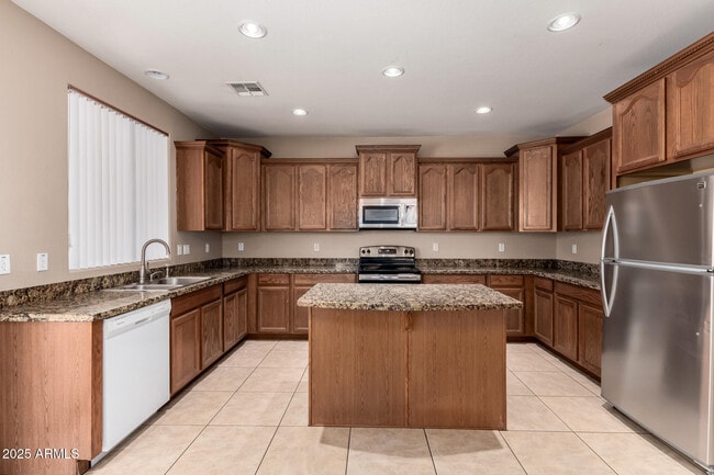 Building Photo - 7352 W Valencia Dr