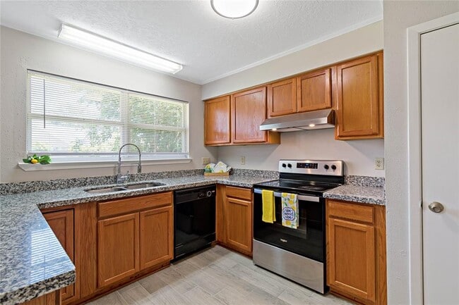 Building Photo - 7402 Shoshone Dr