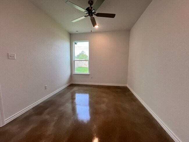 Building Photo - 3909 American Elm Dr