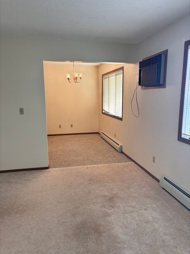 Building Photo - 1505 Shannon Dr NE