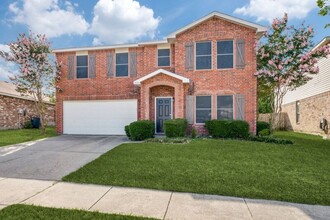 Building Photo - 2528 Red Oak Dr