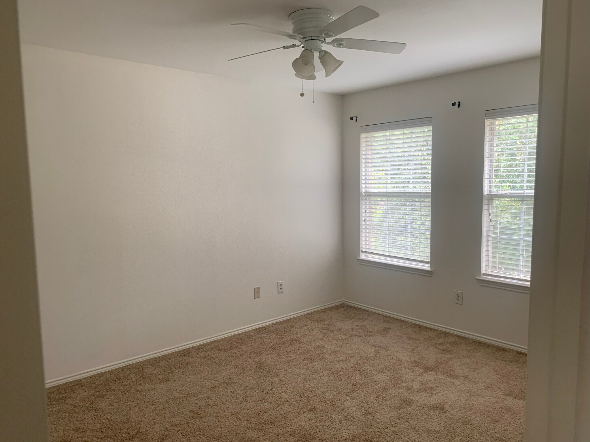 Building Photo - 3204 Paradise Valley Dr