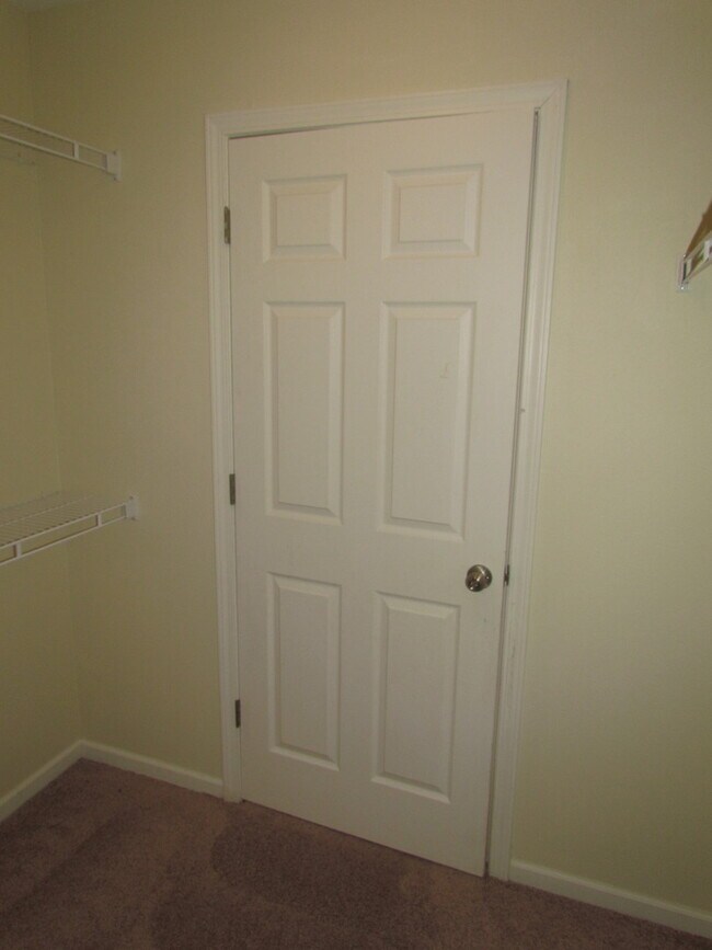 Building Photo - 15908 Tracker Ln