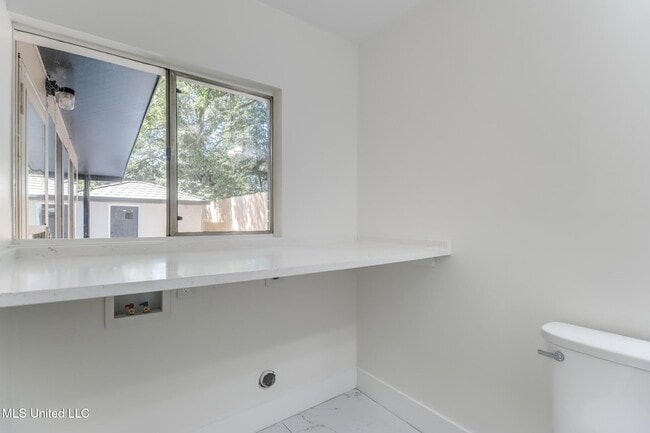 Building Photo - 175 St Charles Ave