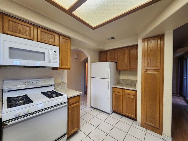 Building Photo - 2nd Story Condo in gated community close to the pool.