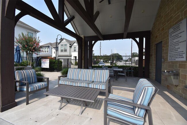 Building Photo - 10914 Brambling Wood Dr