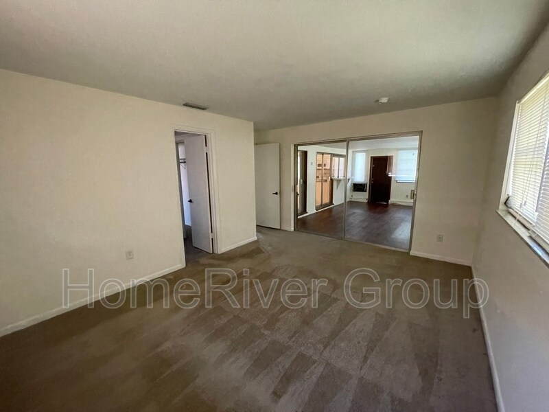 Building Photo - 1433 Covington Cir W