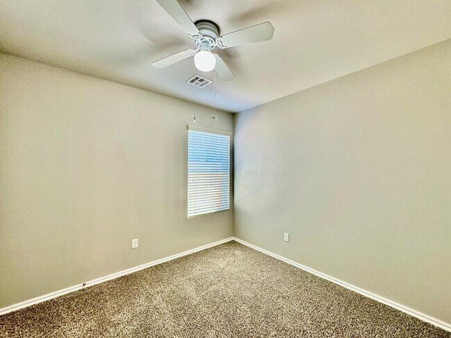 Building Photo - 933 Klare Ln