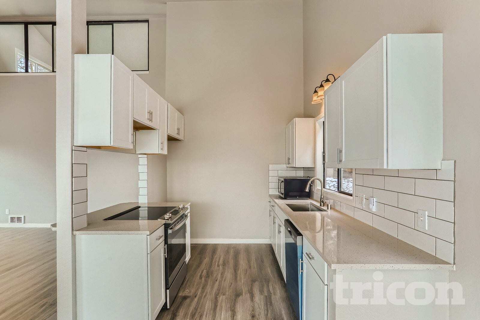 Building Photo - 10727 Lake View Dr