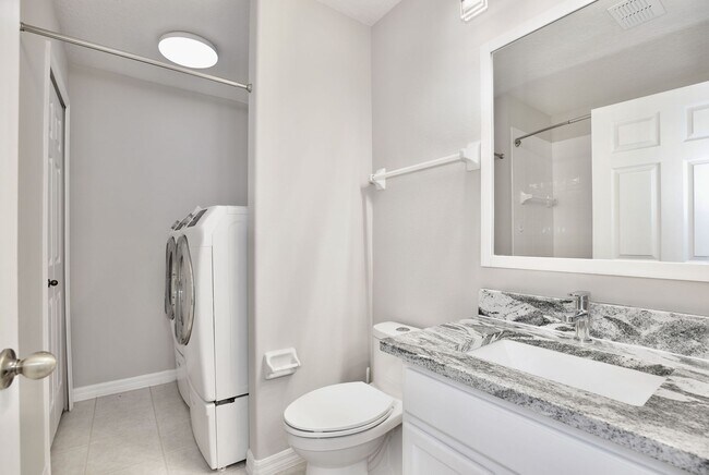 Building Photo - Modern 1/1 Spacious Apartment with 1 Car G...