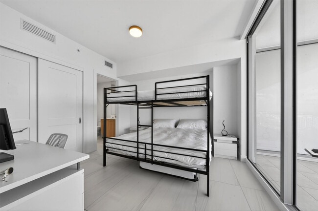 Building Photo - 153 N Seabreeze Blvd