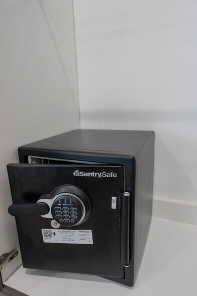 Building Photo - 6907 Estepa Dr