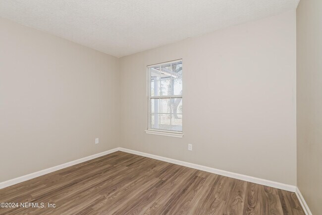 Building Photo - 3399 Charmont Dr