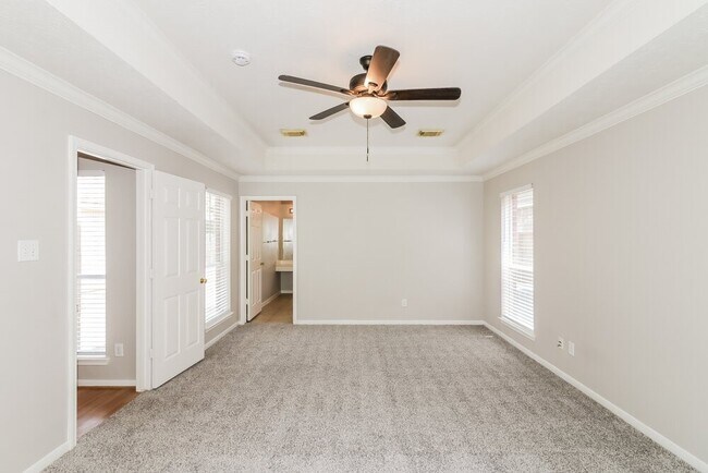 Building Photo - 15526 Oxenford Dr