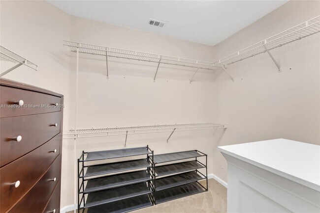 Building Photo - 420 Montclaire Dr