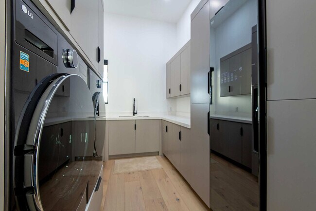 Building Photo - 779 Lucia Ln