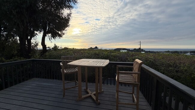 Building Photo - 1689 Burgundy Rd