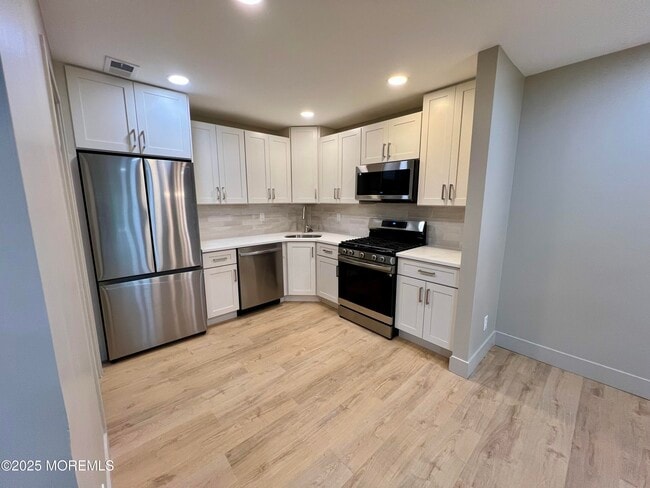 Building Photo - 7-1 Seattle Ct