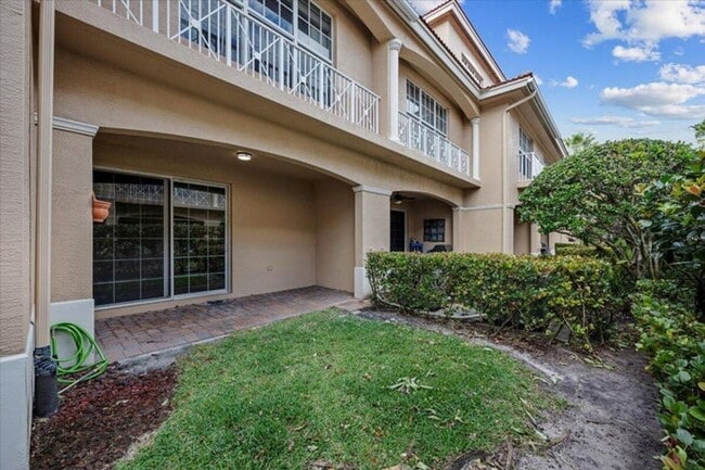 Building Photo - 4902 Vine Cliff Way E