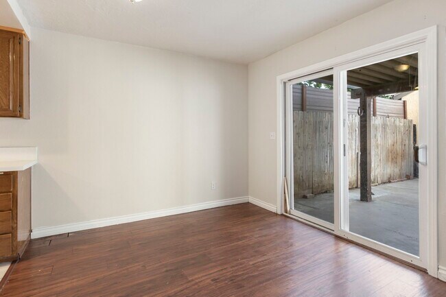 Building Photo - 1063 Las Rosas Ct