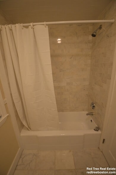 Building Photo - 303 Hancock St