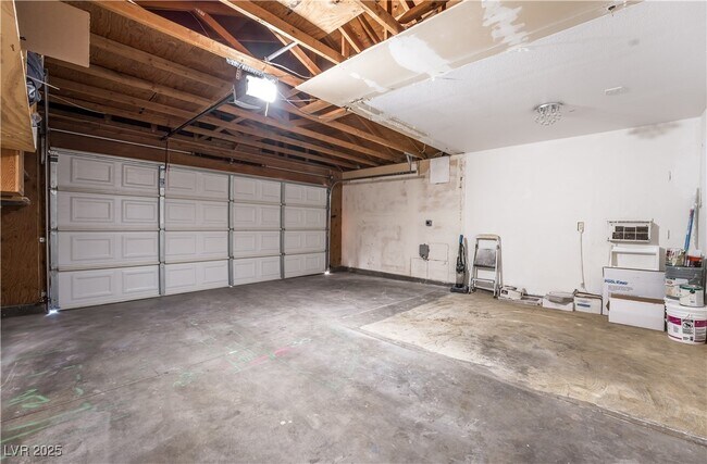 Building Photo - 2364 Belvedere Dr