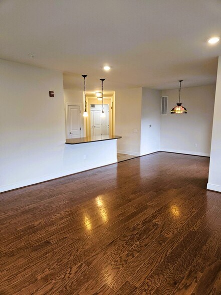 Building Photo - 2905 Bleeker St