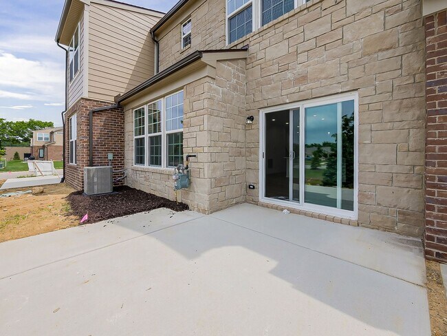 Building Photo - AVAILABLE NOW! Modern Comfort Meets Everyd...