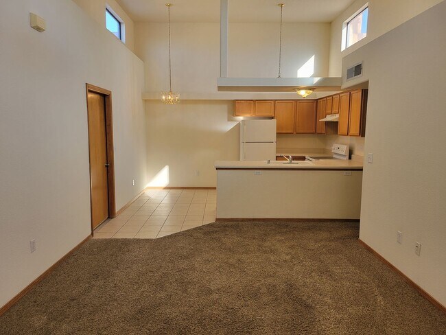 Building Photo - Available Now schedule a TOUR NOW!!