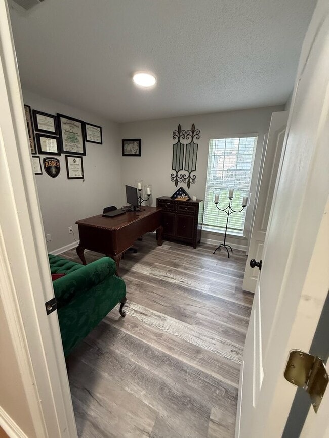 Building Photo - Beautifully Updated 4-Bedroom Home in Pooler, GA