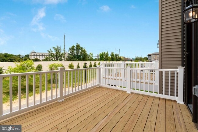 Building Photo - 289 Phoenix Dr