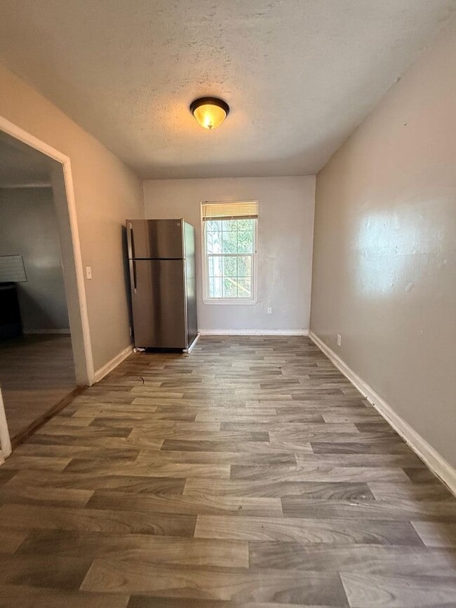 Building Photo - For Rent – 3 Bedroom / 1 Bathroom Home