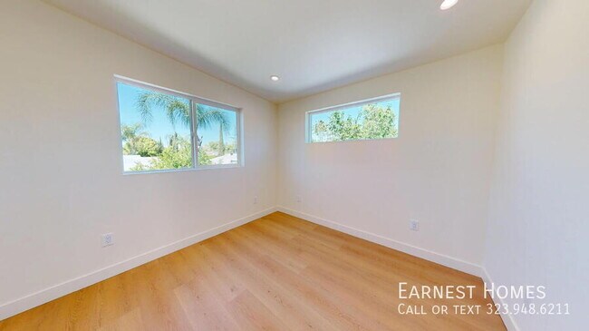 Building Photo - 6445 Satsuma Ave