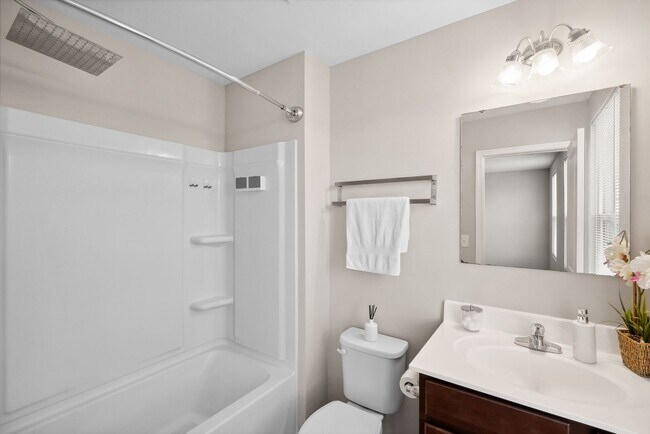 Building Photo - ?Beautifully F?resh Painted Carpetless 4-B...