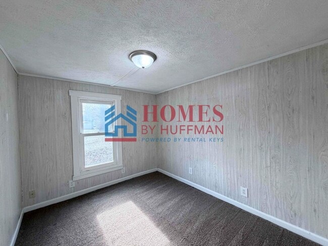 Building Photo - Two Bedroom House | Move In Ready