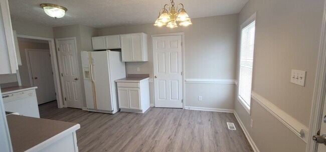 Building Photo - Beautiful 3 Bedroom home w/BONUS ROOM!!
