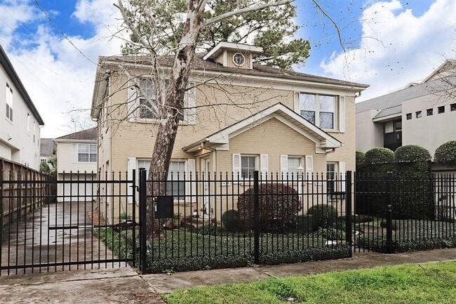 Building Photo - 2424 Brun St