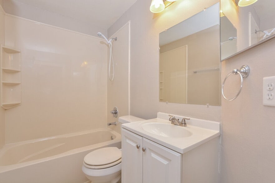 Building Photo - 1306 Silverthorn Dr