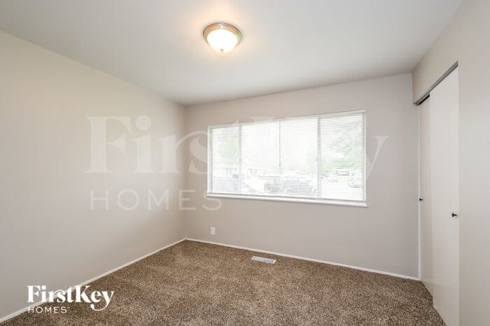 Building Photo - 1520 Ascot Terrace