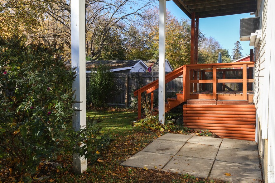 Deck - 216 W William St