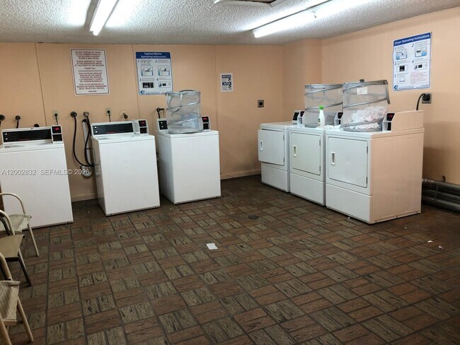 Building Photo - 8500 SW 133rd Avenue Rd