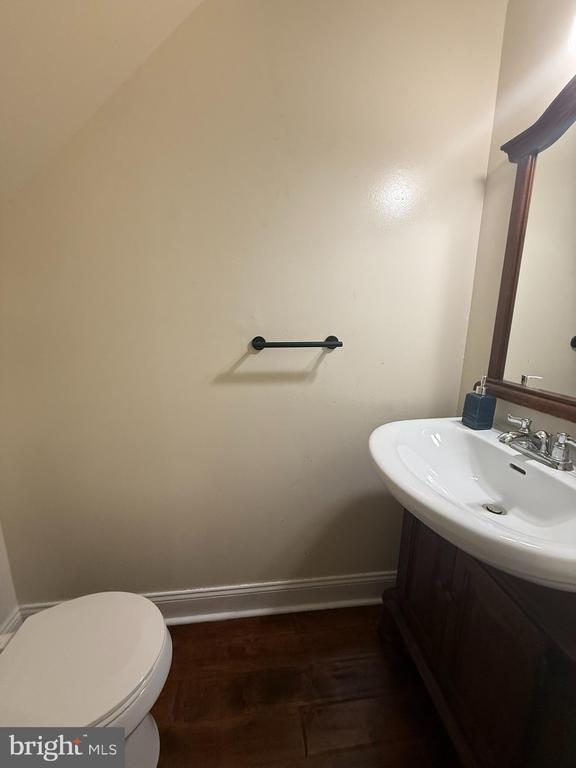 Building Photo - 1080 Pendleton Ct