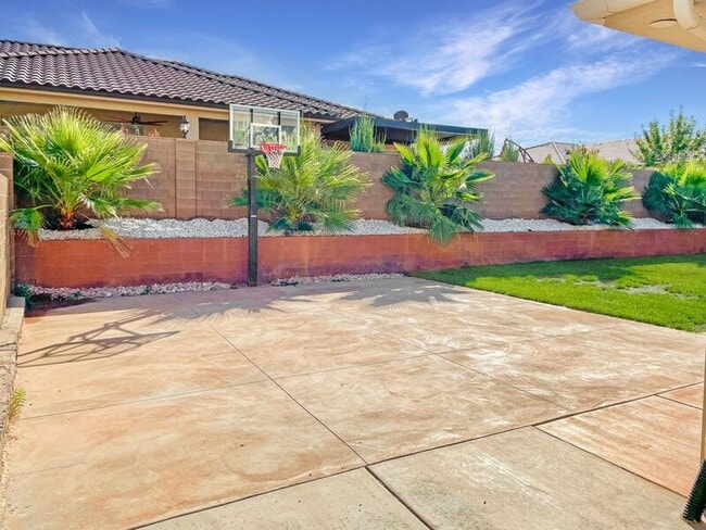 Building Photo - 3298 E Crimson Ridge Dr