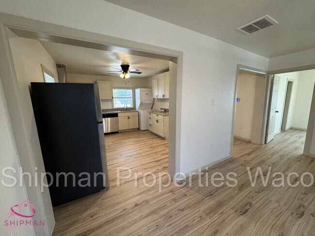 Building Photo - 2610 Webster Ave