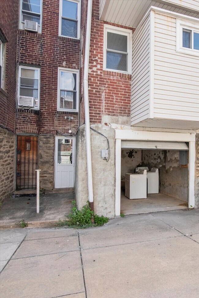 Building Photo - 6611 N 20th St